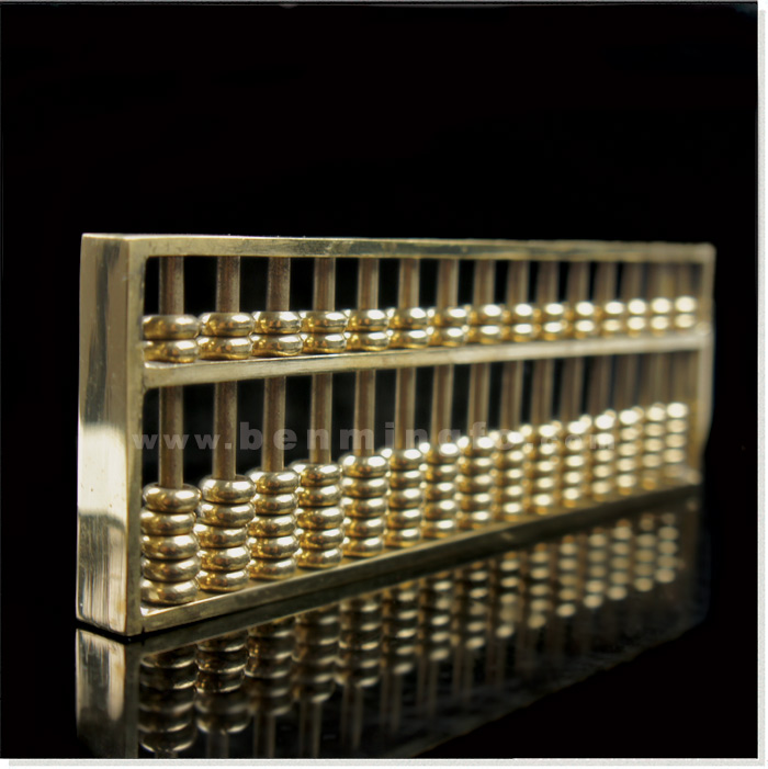 中国 黄銅/材质：铜规格：长约为14.3cm,宽约为4.8cm 算盘是由矩形木框内...